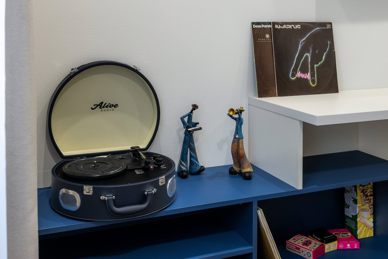 Студио (Azzurro с виниловым проигрывателем), Апартаменты Nort на Родионова