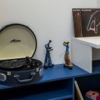 Студио (Azzurro с виниловым проигрывателем), Апартаменты Nort на Родионова