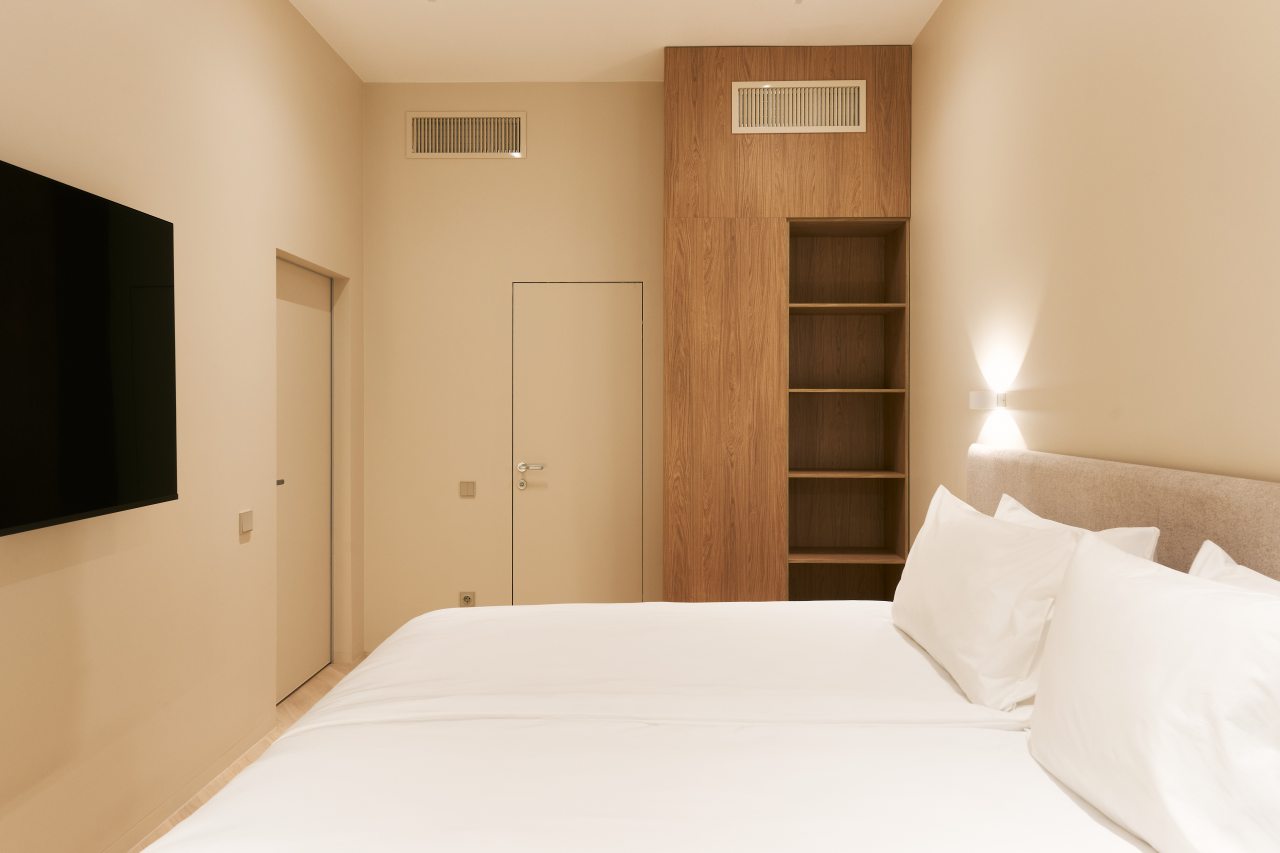 Люкс, Отель 6/3