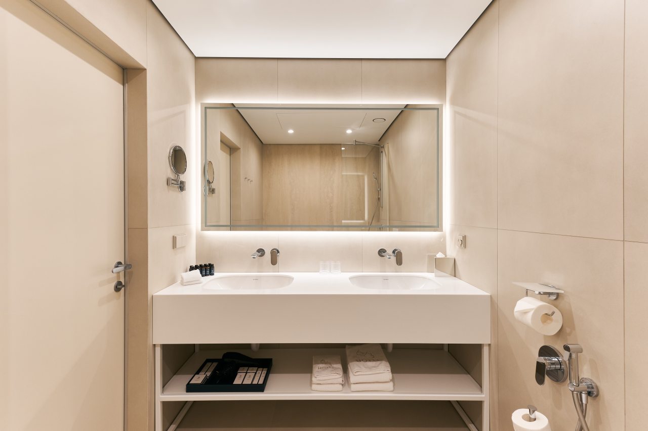 Люкс, Отель 6/3