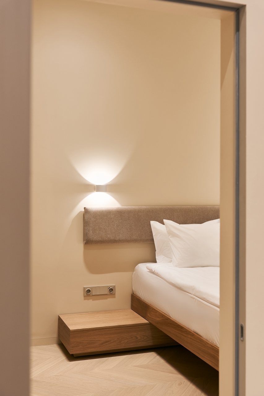 Люкс, Отель 6/3