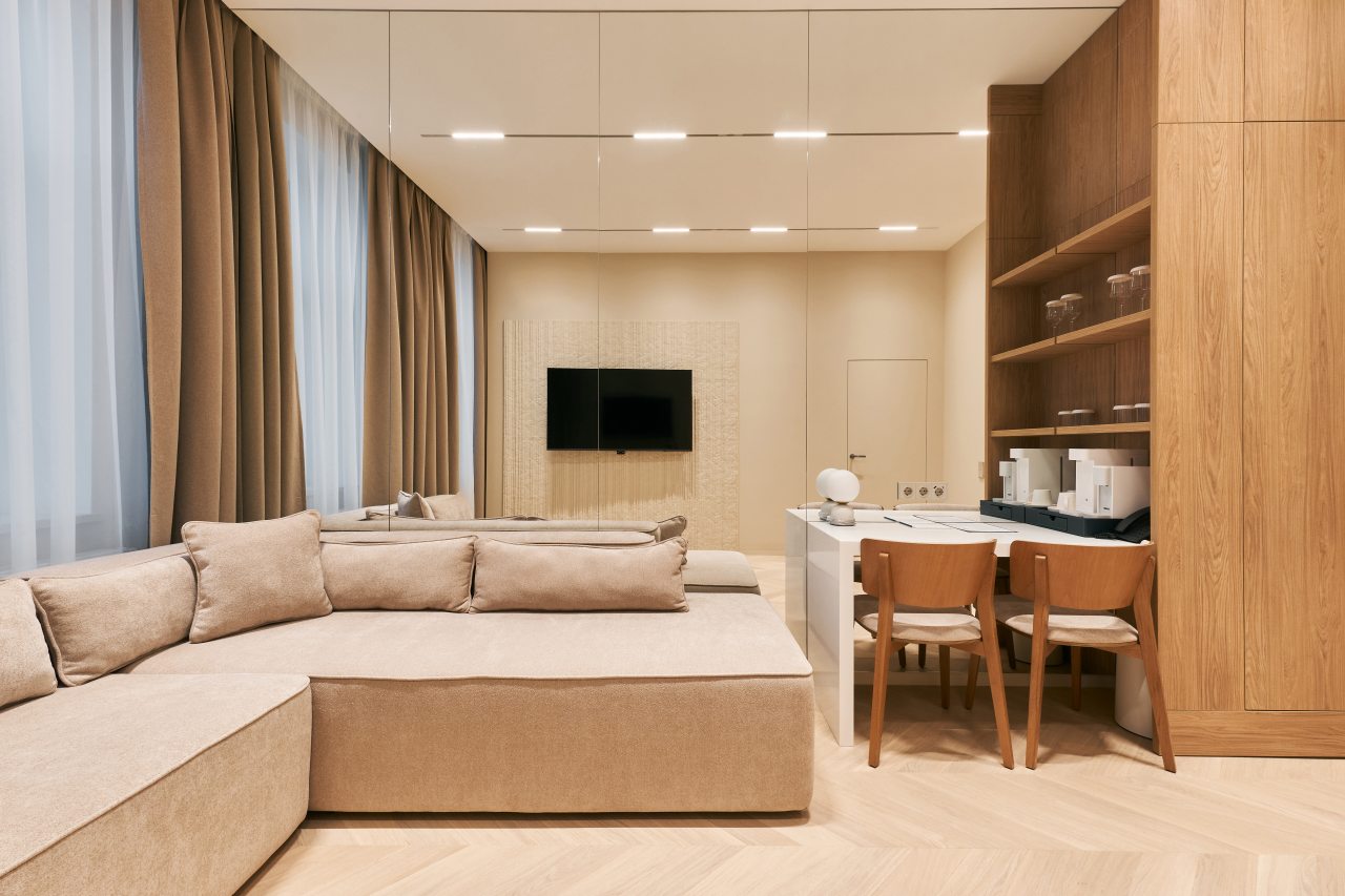 Люкс, Отель 6/3