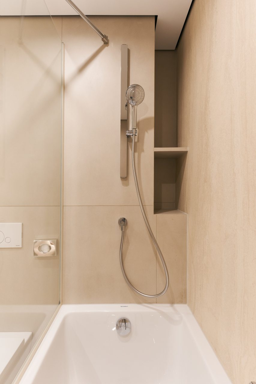 Люкс, Отель 6/3