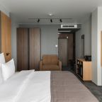 Полулюкс (Полулюкс), Отель Miracle Garden