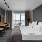 Люкс (Люкс), Отель Miracle Garden