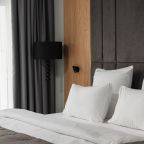 Люкс (Люкс), Отель Miracle Garden