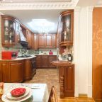 Апартаменты (Счастье жить в большой Адмиральской квартире), Апартаменты Адмиральские в центре Севастополя