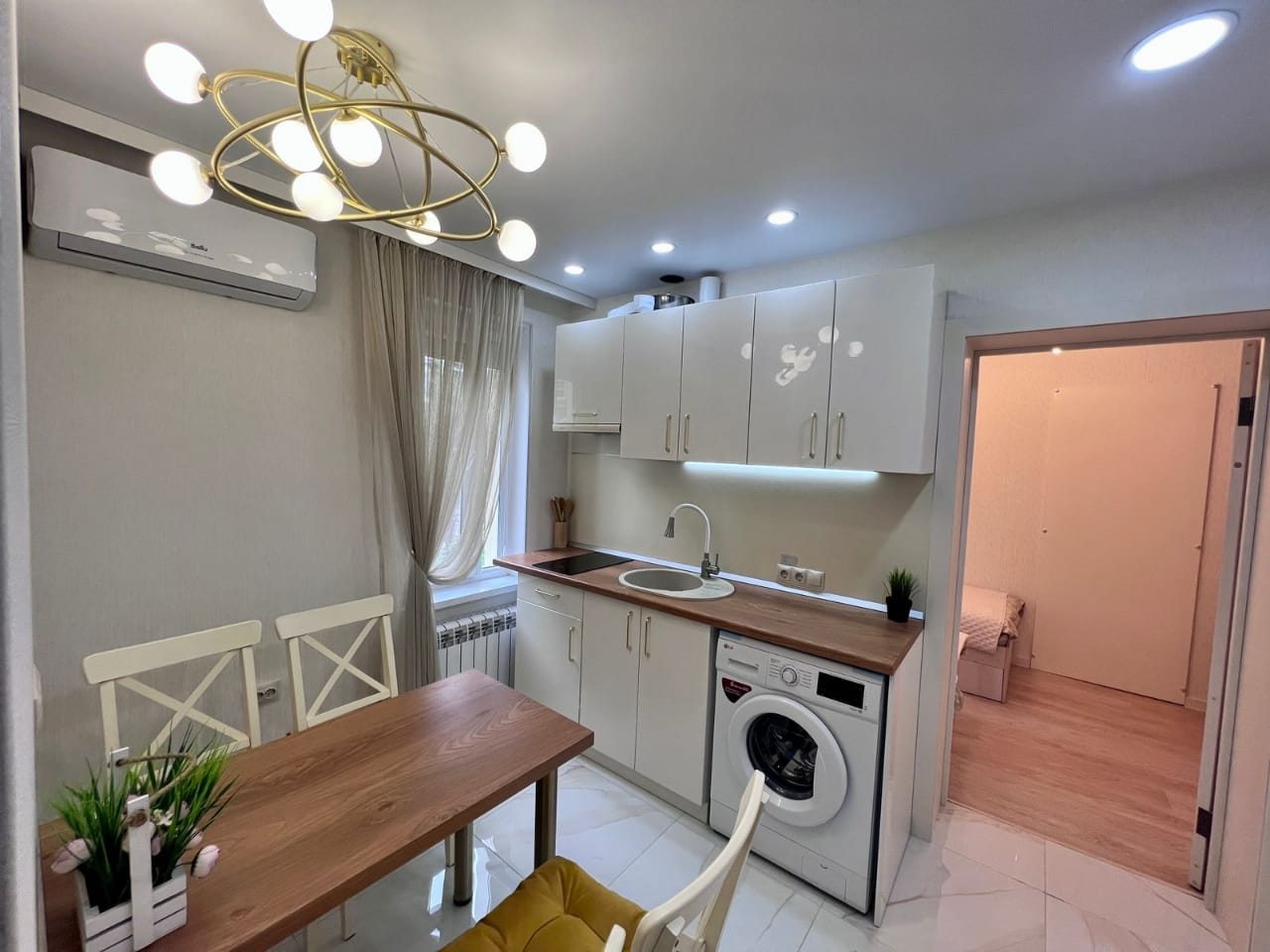 Апартаменты (Двухкомнатная квартира в самом центре курортной зоны), Апартаменты В центре курортной зоны