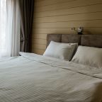 Трёхместный и более (Барнхаус), Глэмпинг Станция Морская