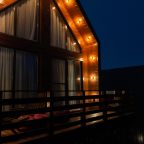 Трёхместный и более (Барнхаус), Глэмпинг Станция Морская