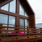 Трёхместный и более (Барнхаус), Глэмпинг Станция Морская