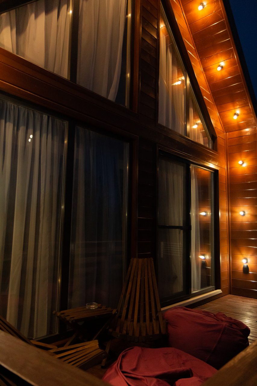 Трёхместный и более (Барнхаус), Глэмпинг Станция Морская