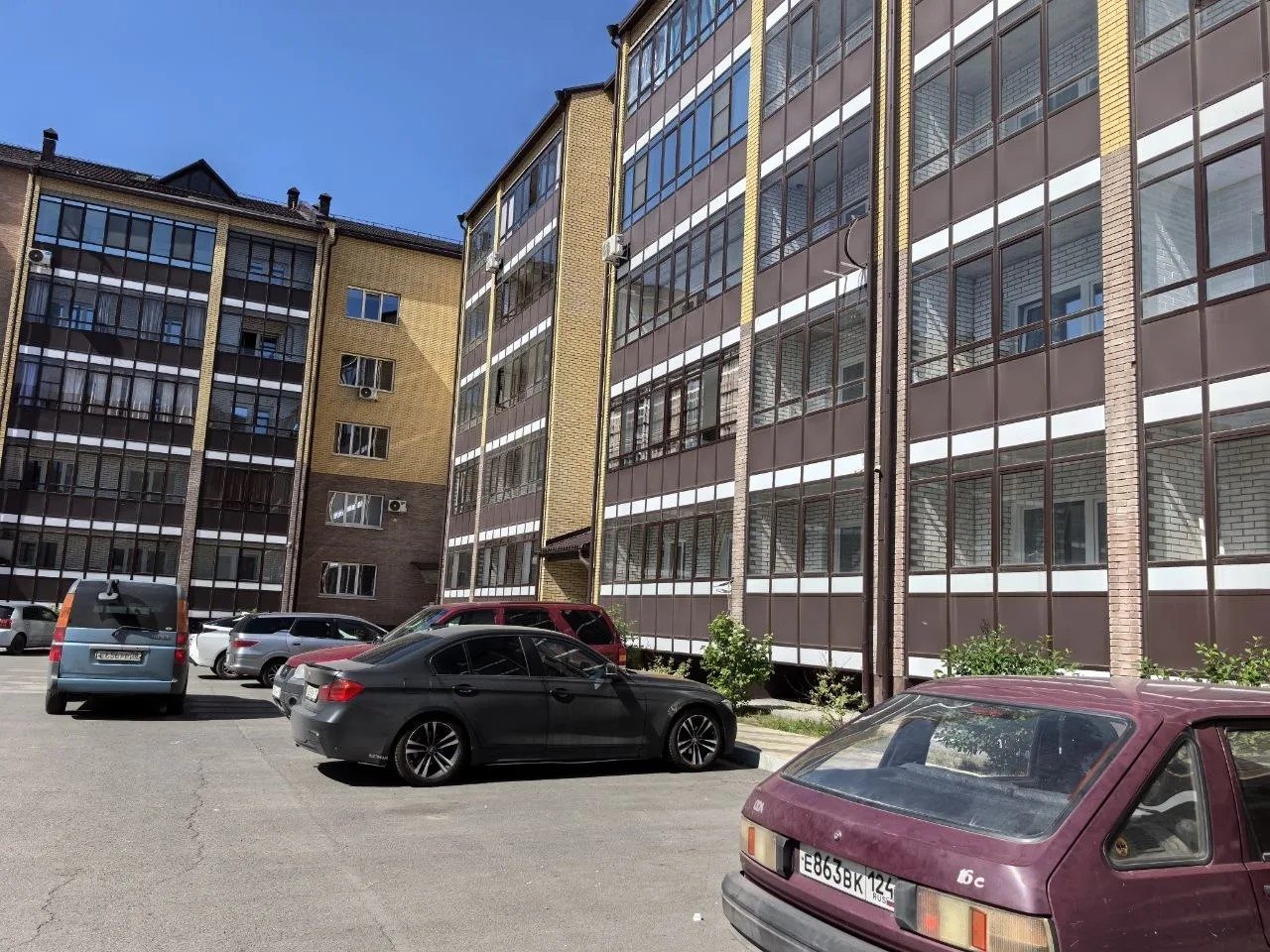 Апартаменты (Возле аэропорта), Апартаменты На улице Генерала Тихонова