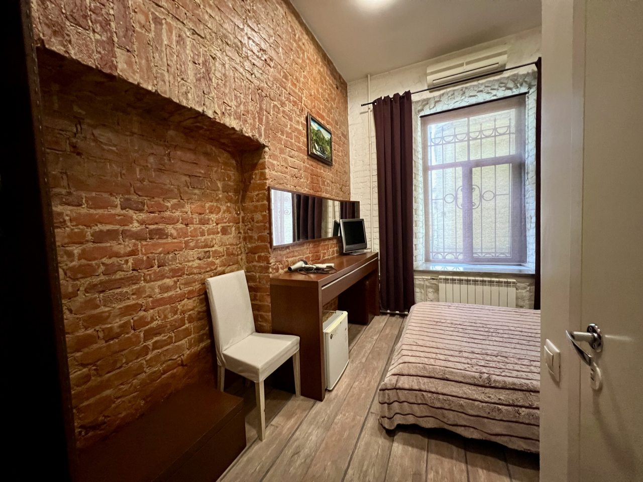 Телевизор, фен, холодильник