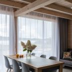 Коттедж (Вилла Private Luxe с сауной и видом на озеро), База отдыха Деревня Зюзино