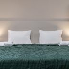 De Luxe (Deluxe), Отель Эклер