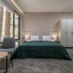 De Luxe (Deluxe), Отель Эклер