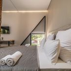 De Luxe (DeLuxe Wood), Отель Эклер