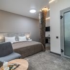 De Luxe (DeLuxe Wood), Отель Эклер