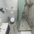De Luxe (DeLuxe Wood), Отель Эклер