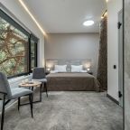 De Luxe (DeLuxe Wood), Отель Эклер
