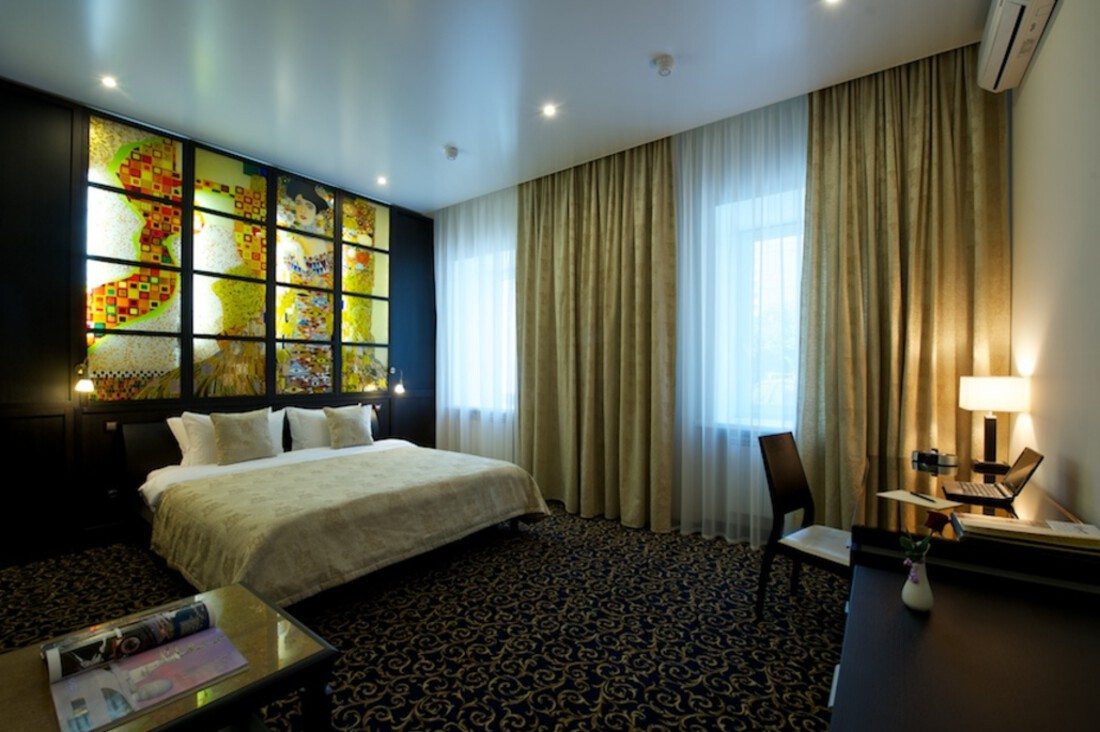 Люкс (В), Гостиница Метелица