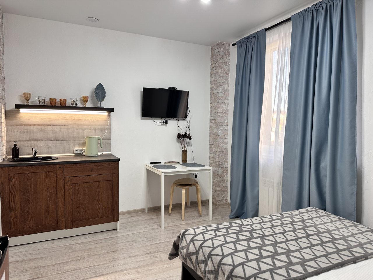 Квартира (Дружелюбная студия для двоих), Апартаменты Как Дома на ул. Анны Коньковой