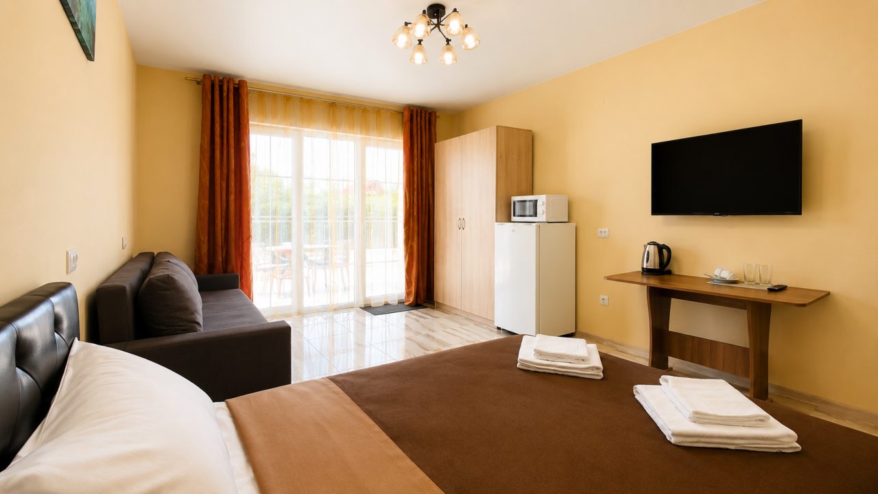 Студио (Лесной: Номер в гостевом доме на Куршской косе), Гостевой дом ApartMari Villa Leo