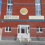 Здание отеля с парковкой