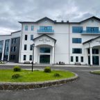 Своя ухоженная территория, Отель Беной Тревел