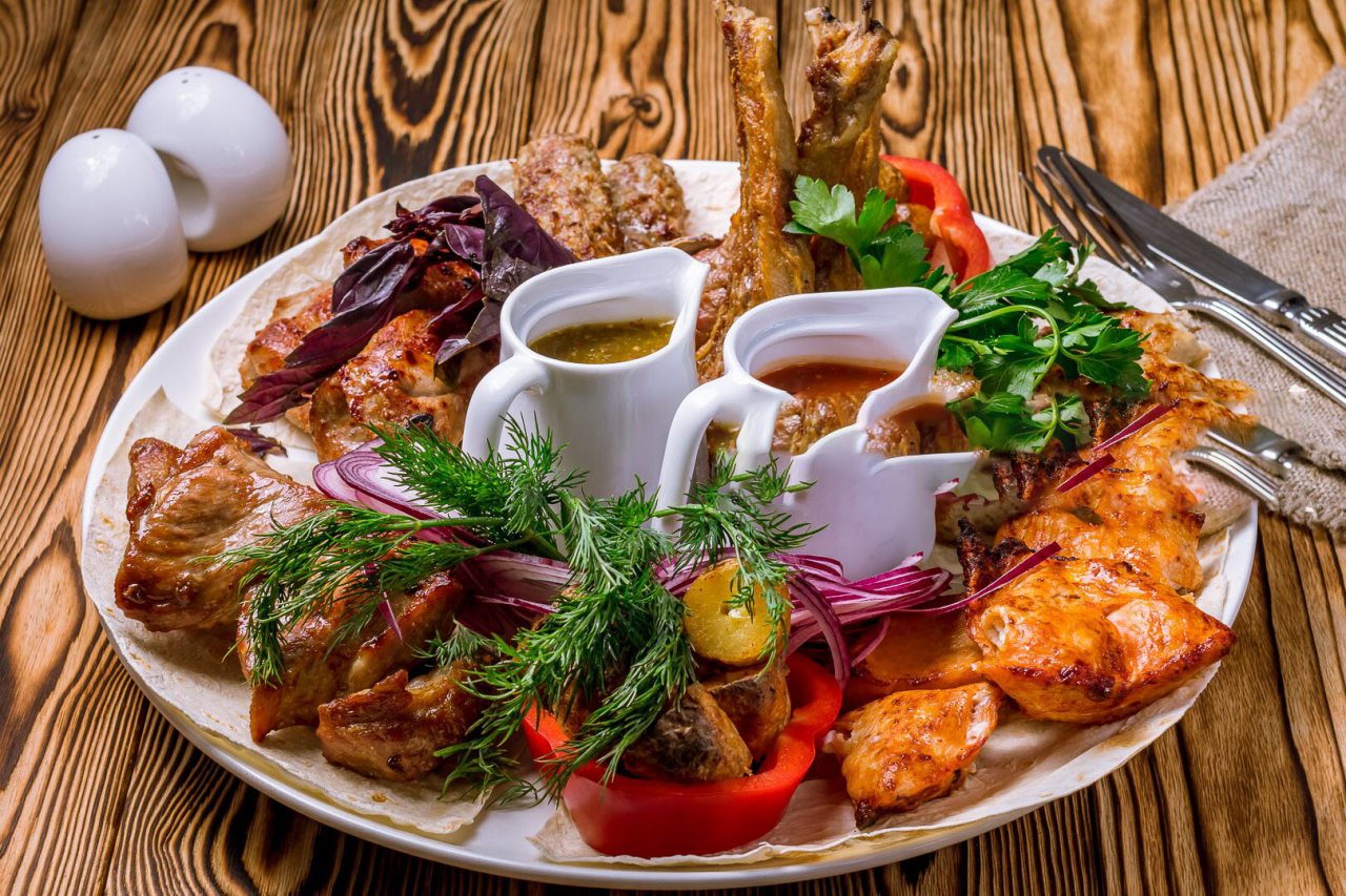 Ресторан европейской и кавказской кухни отеля 