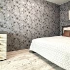 Апартаменты (Двухкомнатные апартаменты в центре рядом с парком Юность и Верхним озером), Апартаменты ApartMari рядом с парком Юность