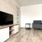 Апартаменты (Двухкомнатные апартаменты в центре рядом с парком Юность и Верхним озером), Апартаменты ApartMari рядом с парком Юность