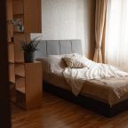 Трёхместный и более (APARTS. Светлая уютная квартира в 5 минутах от центра Казани. Ул. Бари Галеева, 16), Апартаменты APARTS. Светлые уютные