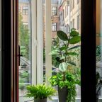 Вход в апартаменты. Можно оставить вещи до заселения