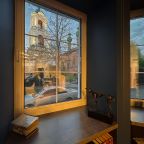 Вид из окна на ансамбль церквей.