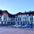 Автостоянка / Парковка, Апартаменты Уютные в самом центре курорта Красная Поляна