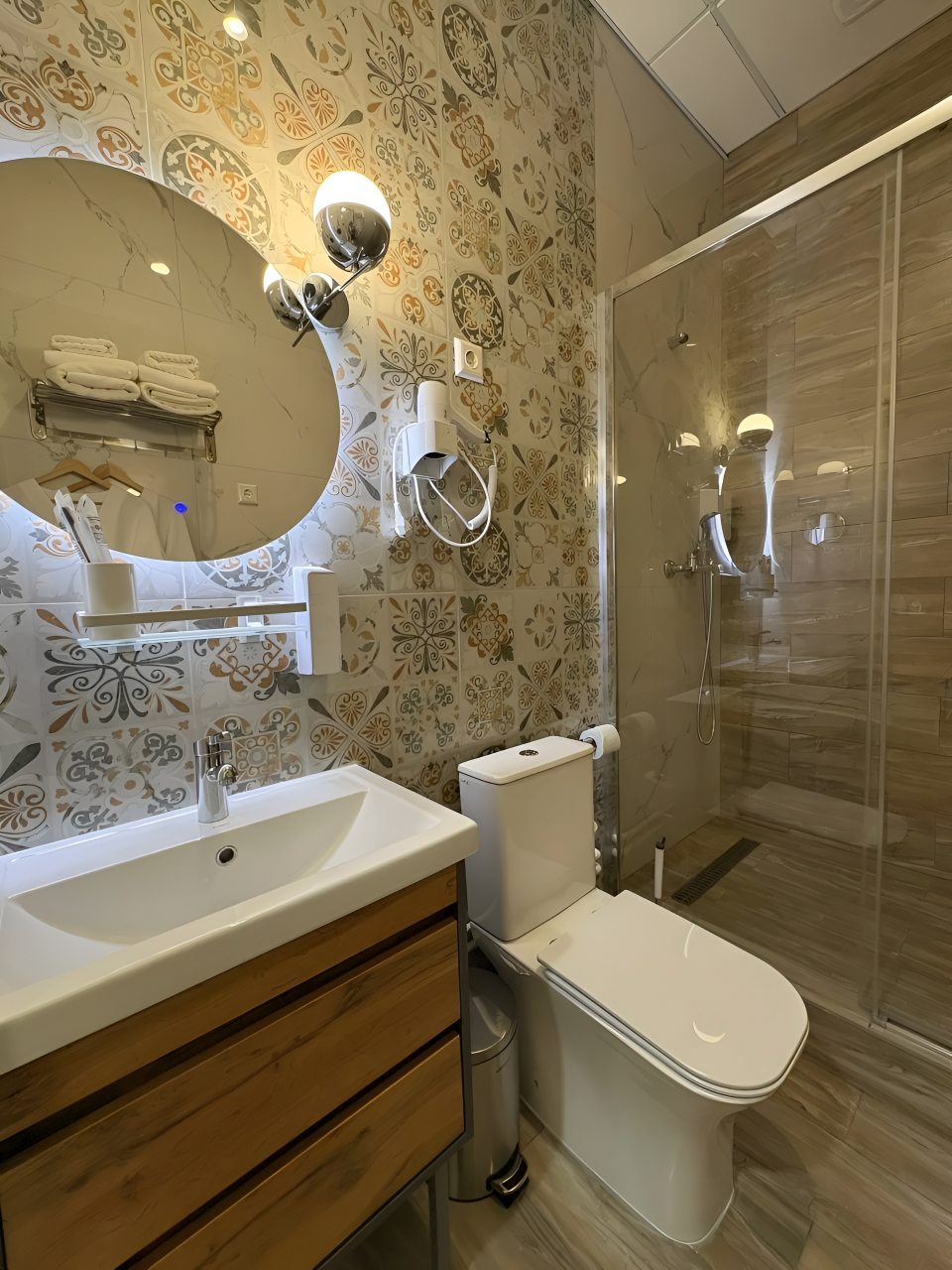 Люкс (Люкс 218 имени Папанина И.Д.), Гостиница Авиатор