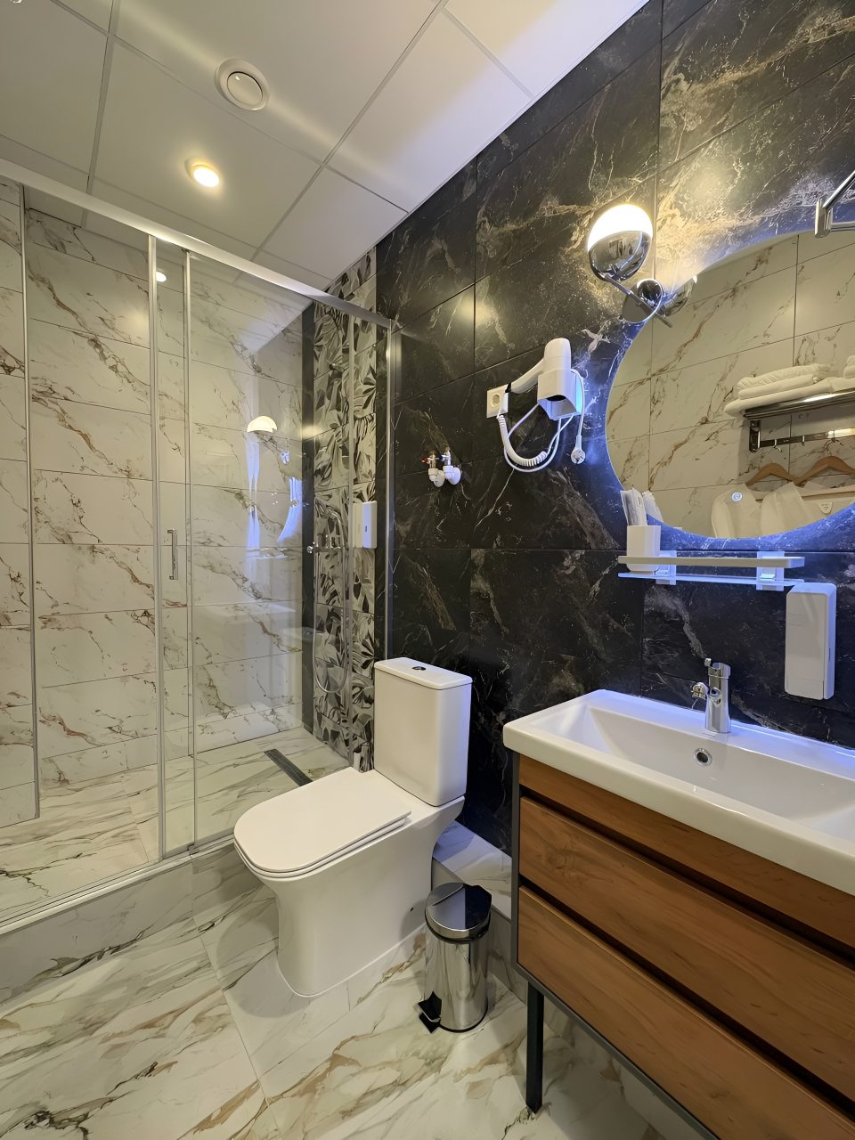 Люкс (Люкс 319 имени Громова М.М.), Гостиница Авиатор