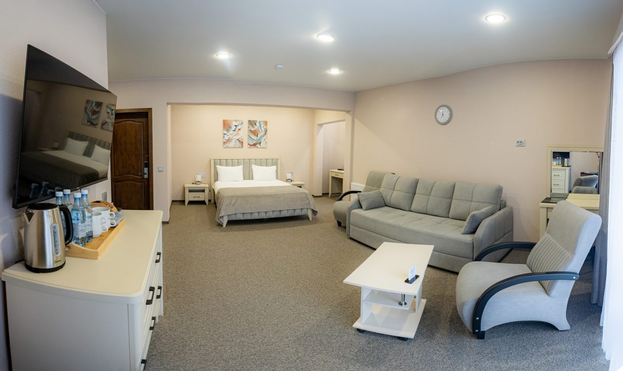 Студио (Студия), Отель Мельница