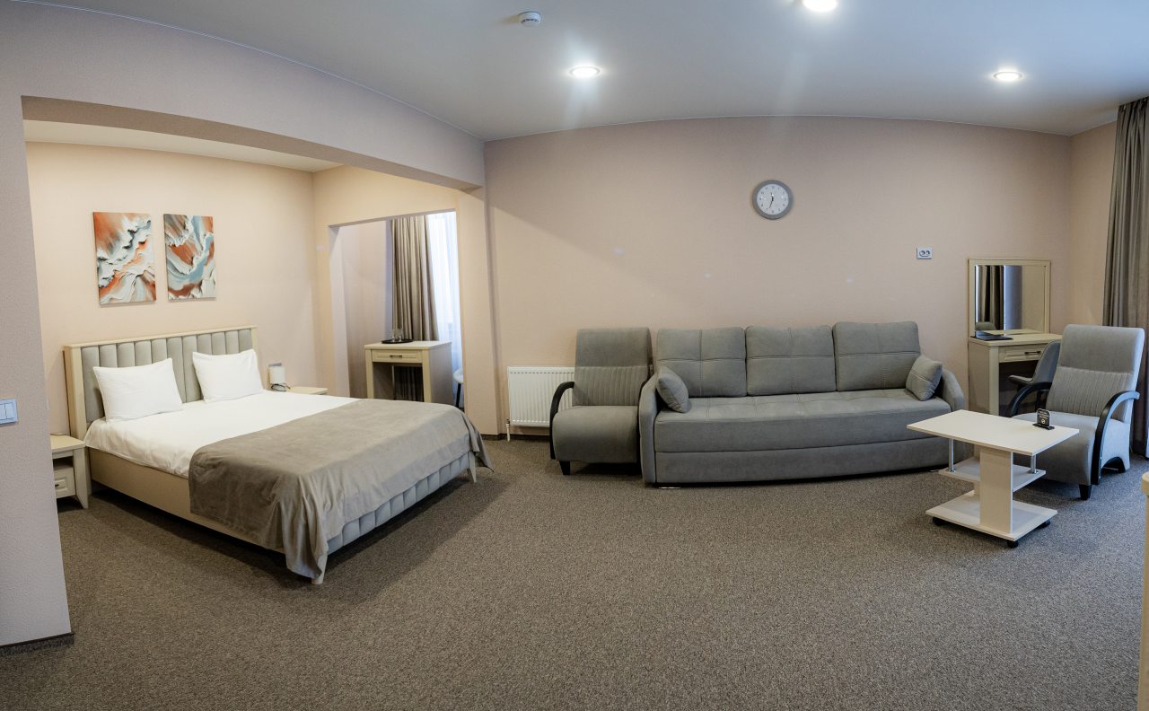 Студио (Студия), Отель Мельница