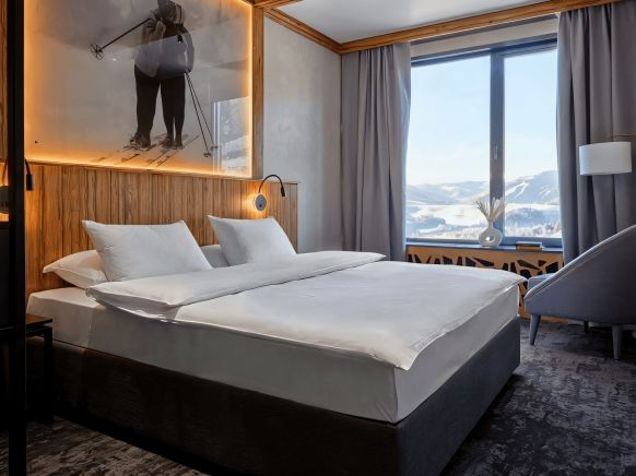 Гостиница Среди Гор, Манжерок