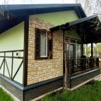 Бунгало, Гостиница Кедровый Дом