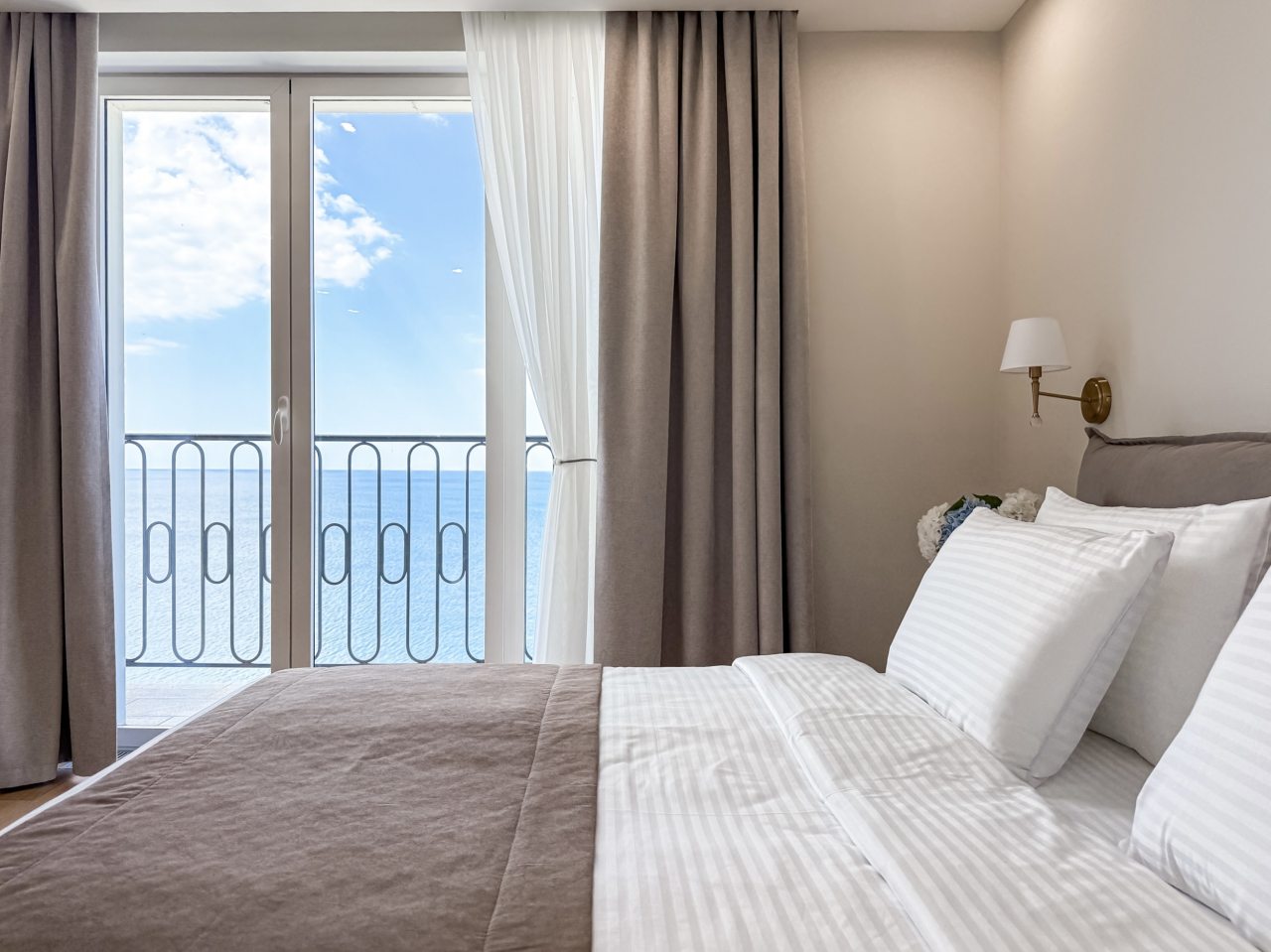 Вид на море, Апартаменты Монако 24 ЖК Граф Толстой 311