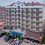 Охраняемая парковка, Гостиница Royal