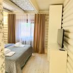 Апартаменты (Коттедж с 4 спальнями), Отель Алиса