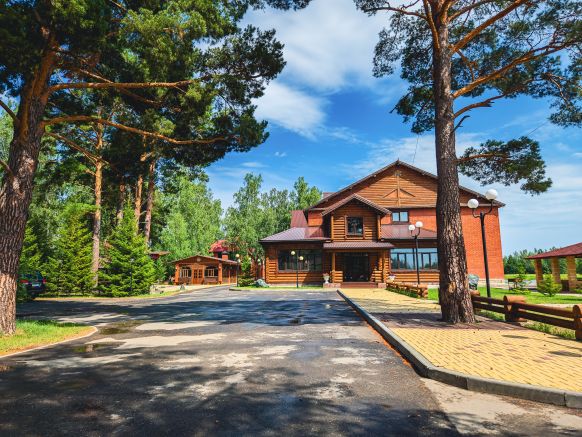 Гостиница у озера, Дубровное