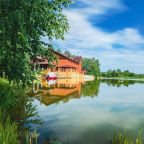 Рыбалка, Гостиница у озера