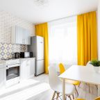 Плита, раковина и холодильник.