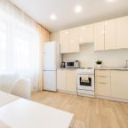 Плита, раковина и холодильник.